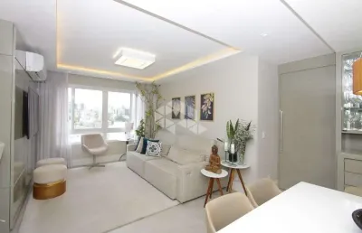 Apartamento em andar alto com 2 vagas de garagem no petrópolis