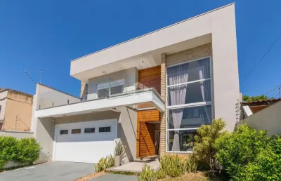 Uma casa para chamar de sua! casa sobrado com 315m², suíte master, com pátio e piscina