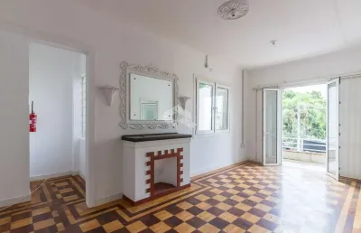 Casa/ sobrado com 614m²  com 4 dormitórios, 1 suíte com 2 vagas cobertas e edícula