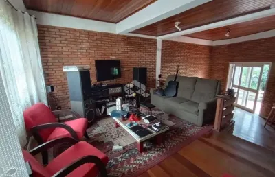 Casa no jardim itu sabará com 215m² construídos e 300m² de terreno, com piscina