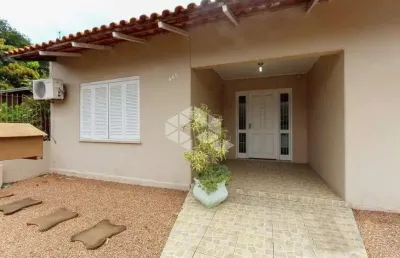 Casa 03 dormitórios e 04 vagas com 220m² no residencial cinco colônias bairro harmonia em canoas