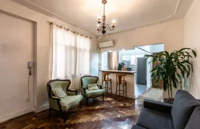 Apartamento de 2 dormitórios com sacada no bairro floresta