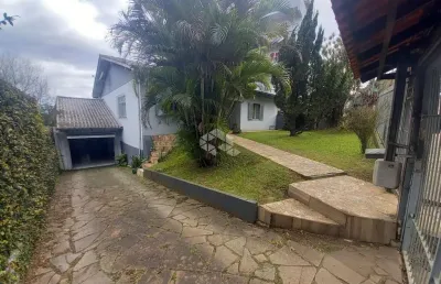 Casa 3 dormitórios sendo 1 suíte e garagem para 2 carros