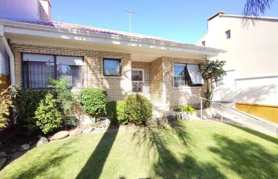 Bela casa de 04 dormitórios e 02 suítes com 153m² privativos no do jardim itú.