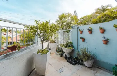 Linda casa em condomínio  de alto padrão perto do colègio farroupilha!
