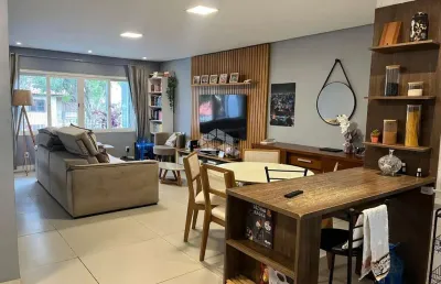 Casa com 02 quartos e 02 vagas -bairro camaquã -porto alegre