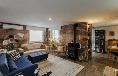Casa com pátio, 3 quartos 4 vagas de garagem c/ 260m²