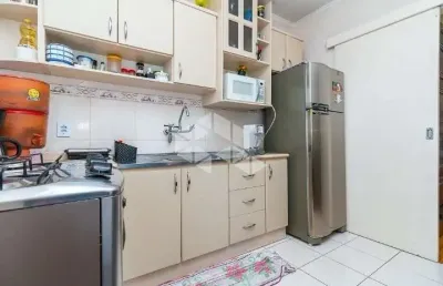 Apartamento 2 quartos, 2 banheiros, mais dependência de empregada