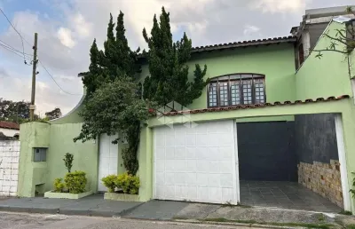 Sobrado a venda no horto florestal com 03 dormitórios e 02 a