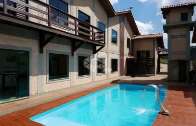 Casa em condomício fechado e,  piracaia com 04 quartos (2 suítes) e 6 vagas
