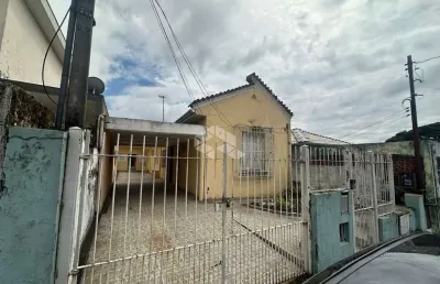 Casa velha a venda na vila nivi, proximo da avenida gustavo adolfo