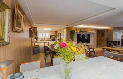 Apartamento com 4 quartos à venda na Rua Ciro Gavião, 166, Bela Vista, Porto Alegre
