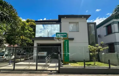Casa comercial no coração do menino deus - localização privilegiada