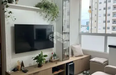 Apartamento 2 dormitórios, sacasa com churrasqueira, mobiliado - alto petrópolis