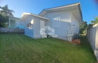 Casa com 03 dormitórios no bairro imigrante em farroupilha