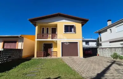 Casa localizada no bairro santa catarina em farroupilha