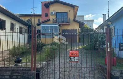 Casa de 2 pavimentos no bairro planalto com 4 dormitórios