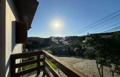 Uma bela casa, com dois andares, de esquina no bairro josé