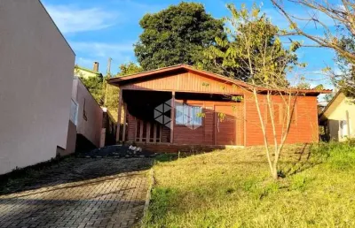 Casa de madeira com 03 dormitórios no bairro são josé