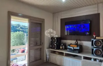 Casa com 140m2 de área privativa, localizada no bairro primeiro de maio em farroupilha rs