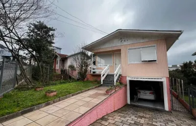 Casa com 3 dormitórios sendo uma suíte, no bairro vicentina em farroupilha/rs