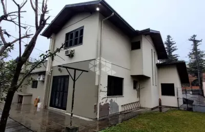 Um linda casa  de 2 pisos no imigrante, farroupilha