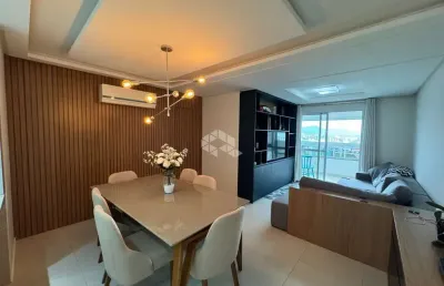 Apartamento vista mar mobiliado com 2 dormitórios, sendo 1 suíte, 2 vagas de garagem no bairro canto em florianópolis/sc.