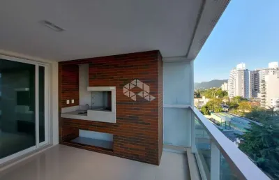 Apartamento com 3 suítes, 2 vagas de garagem na beira-mar em florianópolis/sc.