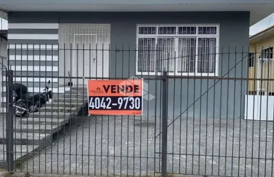 Casa residencial com 7 dormitórios, sendo 3 suítes, 3 vagas de garagem no bairro trindade em florianópolis/sc.