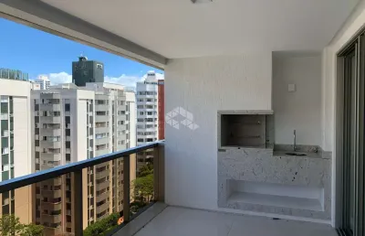 Apartamento com 2 dormitórios, sendo 2 suítes, 2 vagas de garagem no centro de florianópolis/sc.