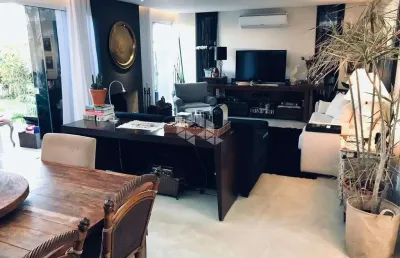 Casa residencial semimobiliada com 3 dormitórios, sendo 3 suítes, 2 vagas de garagem - jurerê - florianópolis/sc.