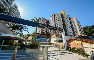 Apartamento semimobiliado com 4 dormitórios sendo 1 suíte, 2 vagas de garagem no bairro itacorubi em florianópolis/sc.