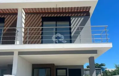 Casa residencial com 3 dormitórios sendo 3 suíte, 1 vaga de garagem no bairro campeche - florianópolis/sc