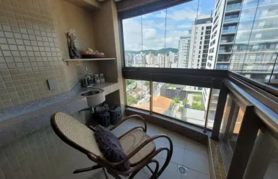 Apartamento com vista para o mar mobiliado de 3 dormitórios, sendo 1 suíte, 2 vagas de garagem no centro de florianópolis/sc.
