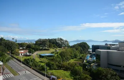 Apartamento com vista para o mar no coração da agronômica com 3 quartos sendo 1 suíte