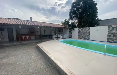 Casa com 3 quartos, piscina e edícula em capoeiras - ampla e bem localizada