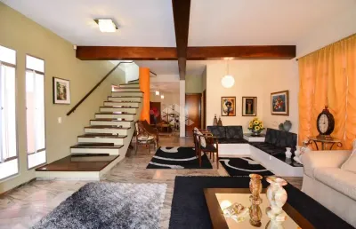Casa 4 quartos sendo 3 suítes com 2 vagas e 200m² privativos no centro de florianópolis