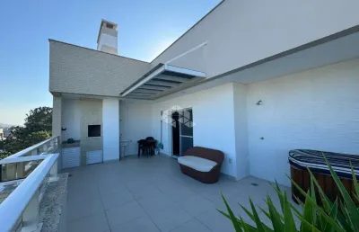 Cobertura mobiliada com vista panorâmica de 1 dormitório, sendo suíte, 1 vaga de garagem no bairro campeche em florianópolis/sc.