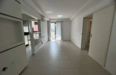 Apartamento com 2 quartos, sendo 1 suíte, 2 vagas de garagem no centro de florianópolis/sc.
