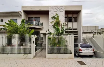 Ampla casa no estreito com 7 qaurtos garagem para 10 carros e quintal  no estreito em florianópolis/sc
