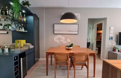 Apartamento com 2 quartos sendo 1 suíte no centro de florianópolis/sc