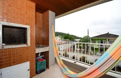 Apartamento semimobiliado com 2 quartos sendo 1 suítes no bairro joão paulo em florianópolis/sc