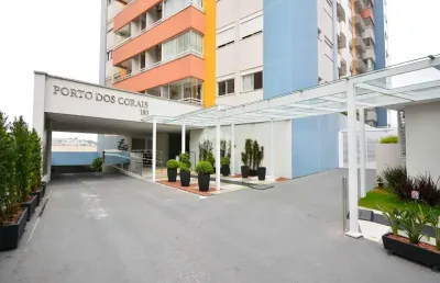 Apartamento semimobiliado com 3 quartos sendo 1 suíte e 1 vaga de garagem no centro florianópolis/sc