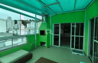 Cobertura duplex com 5 quartos sendo 2 suítes e 4 vagas de garagem no bairro trindade em florianópolis/sc