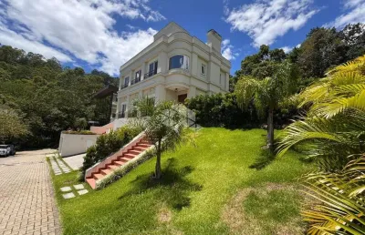 Casa residencial em condominio fechado com 4 quartos sendo 4 suítes e 3 vagas de garagem em cacupé florianópolis/sc
