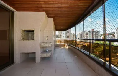 Apartamento de alto padrão com vista para a beira-mar norte em florianópolis/sc