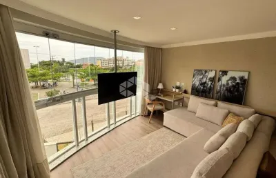 Apartamento decorado vista mar com 2 suítes e 1 vaga de garagem no bairro ingleses em florianópolis/sc