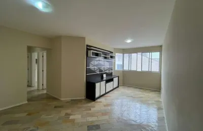 Apartamento semimobiliado com 3 quartos e sacada no estreito florianópolis