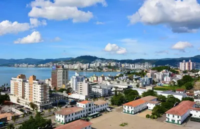 Cobertura alto padrão no estreito com vista para o mar e infraestrutura completa