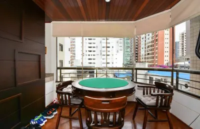 Apartamento amplo com 4 quartos sendo 1 suíte  2 vagas e sacada com churrasqueira no centro de florianópolis
